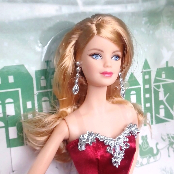 2015 Barbie Red Silvery Strapless Brocade Inset Holiday Gown Doll Mattel #CHR76 - Picture 2 of 11